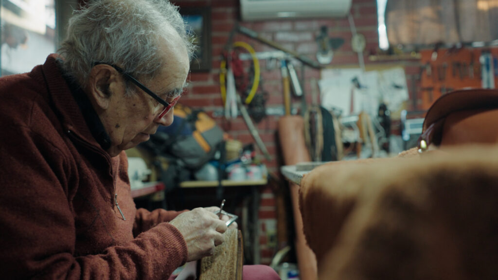 LEATHER ARTISAN IN CHILE: A MASTER OF HIS CRAFT
