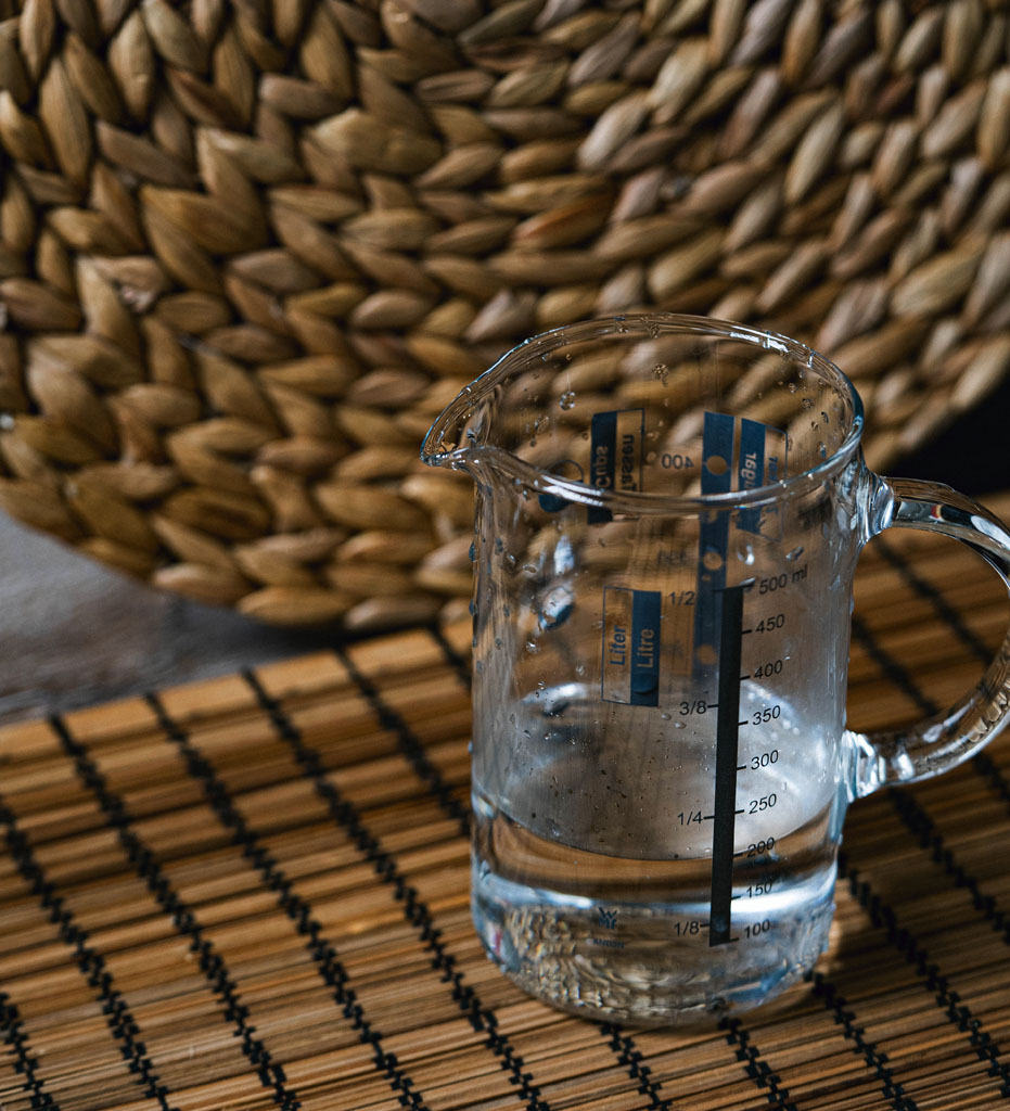 A water measuring jar is also a key item to have when it comes to prepare your favourite coffee extraction.