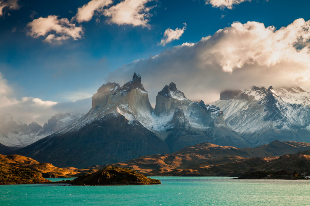 Five Fantastic Areas to Visit in Chile!
From desert dunes to icy glaciers, amazing vineyards to vibrant cities, there's something for everyone.