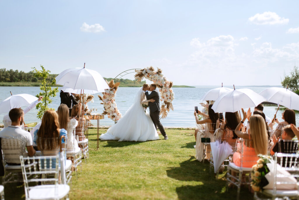 Keep the number of guests under control when planning your wedding